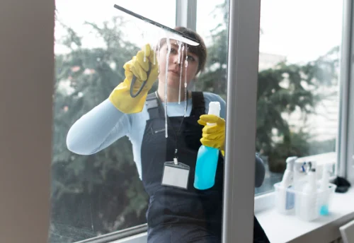 Nettoyage de vitres intérieures et extérieures au Chaffaut-Saint-Jurson